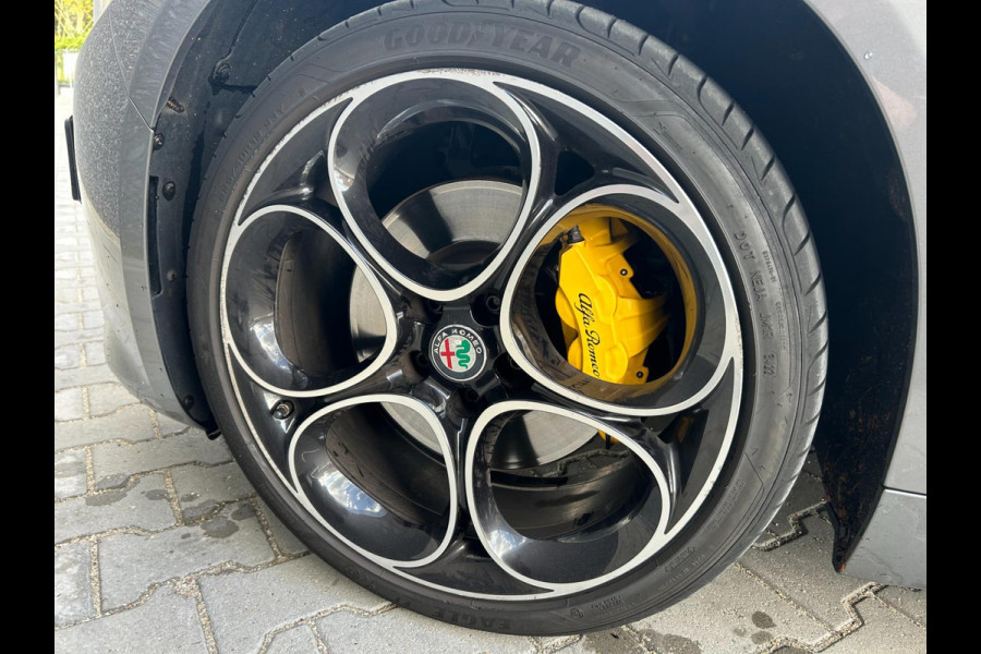 Alfa Romeo Giulia 2.0 T AWD Veloce 280pk | HARMAN KARDON | CARPLAY | A.CAMERA | NAVI | BLUETOOTH | APK T/M 11-12-2027 | TOPSTAAT