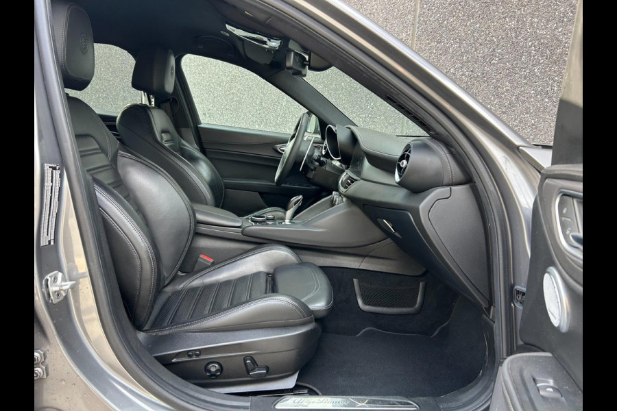 Alfa Romeo Giulia 2.0 T AWD Veloce 280pk | HARMAN KARDON | CARPLAY | A.CAMERA | NAVI | BLUETOOTH | APK T/M 11-12-2027 | TOPSTAAT