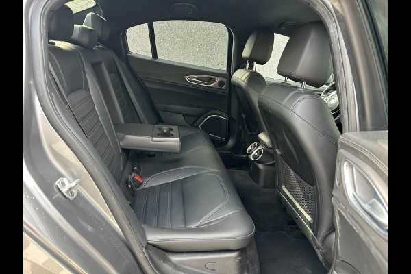 Alfa Romeo Giulia 2.0 T AWD Veloce 280pk | HARMAN KARDON | CARPLAY | A.CAMERA | NAVI | BLUETOOTH | APK T/M 11-12-2027 | TOPSTAAT