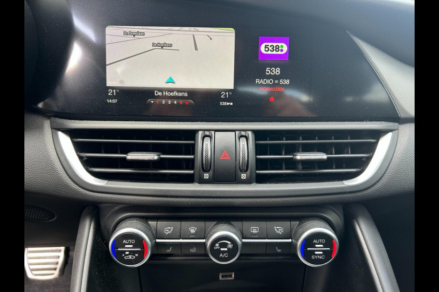 Alfa Romeo Giulia 2.0 T AWD Veloce 280pk | HARMAN KARDON | CARPLAY | A.CAMERA | NAVI | BLUETOOTH | APK T/M 11-12-2027 | TOPSTAAT