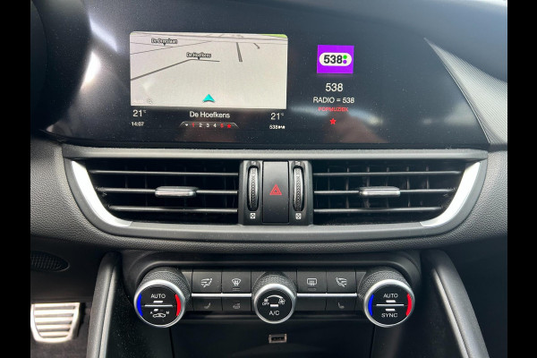 Alfa Romeo Giulia 2.0 T AWD Veloce 280pk | HARMAN KARDON | CARPLAY | A.CAMERA | NAVI | BLUETOOTH | APK T/M 11-12-2027 | TOPSTAAT