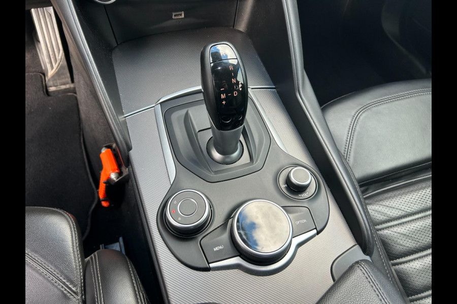 Alfa Romeo Giulia 2.0 T AWD Veloce 280pk | HARMAN KARDON | CARPLAY | A.CAMERA | NAVI | BLUETOOTH | APK T/M 11-12-2027 | TOPSTAAT