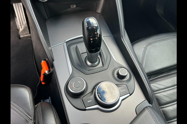 Alfa Romeo Giulia 2.0 T AWD Veloce 280pk | HARMAN KARDON | CARPLAY | A.CAMERA | NAVI | BLUETOOTH | APK T/M 11-12-2027 | TOPSTAAT