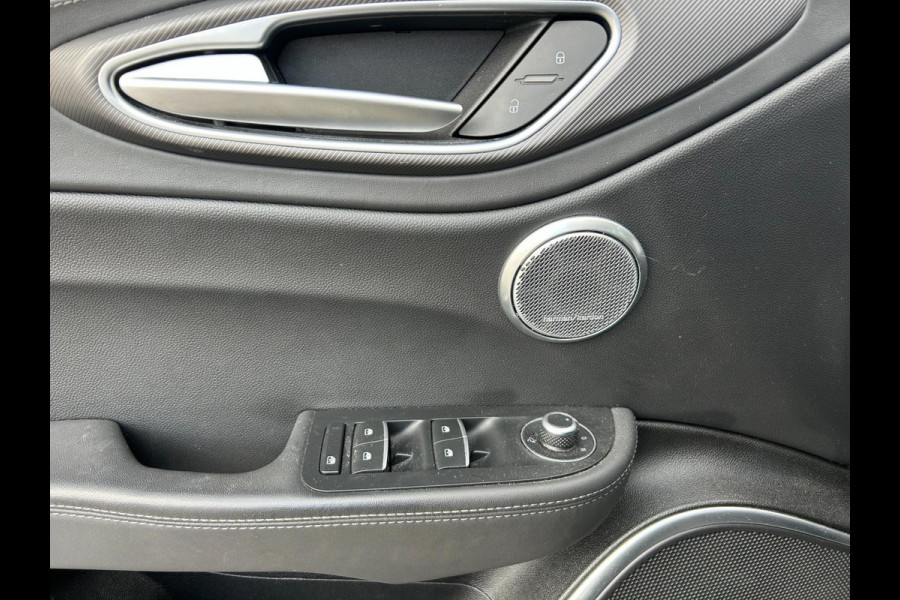 Alfa Romeo Giulia 2.0 T AWD Veloce 280pk | HARMAN KARDON | CARPLAY | A.CAMERA | NAVI | BLUETOOTH | APK T/M 11-12-2027 | TOPSTAAT