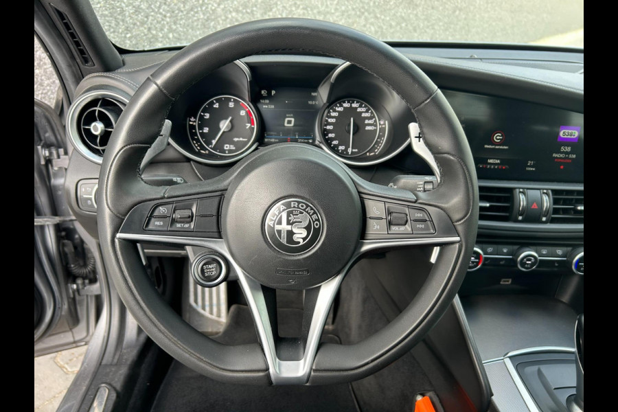 Alfa Romeo Giulia 2.0 T AWD Veloce 280pk | HARMAN KARDON | CARPLAY | A.CAMERA | NAVI | BLUETOOTH | APK T/M 11-12-2027 | TOPSTAAT