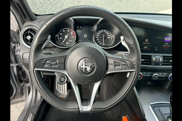 Alfa Romeo Giulia 2.0 T AWD Veloce 280pk | HARMAN KARDON | CARPLAY | A.CAMERA | NAVI | BLUETOOTH | APK T/M 11-12-2027 | TOPSTAAT