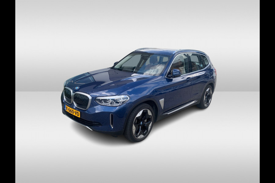 BMW iX3 Executive 80 kWh / Panoramadak / Camera / Head-up / 20'' / Leder / Harman Kardon / Navigatie / Memory seats / Dodehoek / DAB / Stoelverwarming / Cruise Control Adaptief