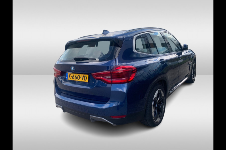 BMW iX3 Executive 80 kWh / Panoramadak / Camera / Head-up / 20'' / Leder / Harman Kardon / Navigatie / Memory seats / Dodehoek / DAB / Stoelverwarming / Cruise Control Adaptief