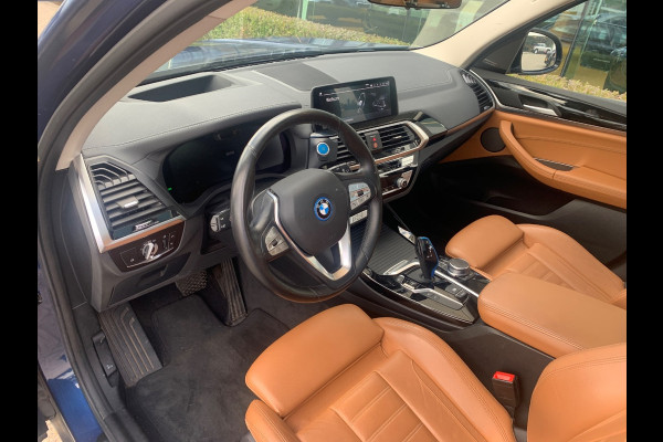 BMW iX3 Executive 80 kWh / Panoramadak / Camera / Head-up / 20'' / Leder / Harman Kardon / Navigatie / Memory seats / Dodehoek / DAB / Stoelverwarming / Cruise Control Adaptief