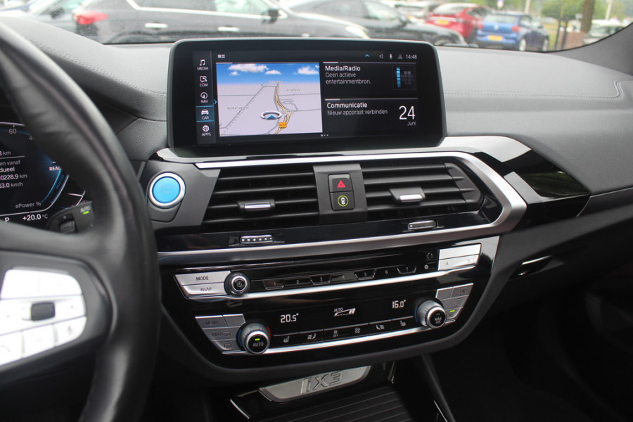 BMW iX3 Executive 80 kWh / Panoramadak / Camera / Head-up / 20'' / Leder / Harman Kardon / Navigatie / Memory seats / Dodehoek / DAB / Stoelverwarming / Cruise Control Adaptief