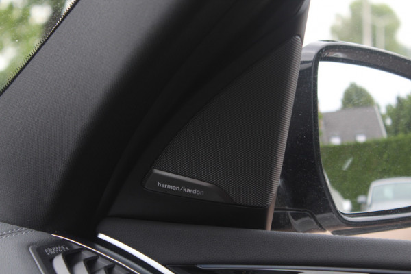 BMW iX3 Executive 80 kWh / Panoramadak / Camera / Head-up / 20'' / Leder / Harman Kardon / Navigatie / Memory seats / Dodehoek / DAB / Stoelverwarming / Cruise Control Adaptief