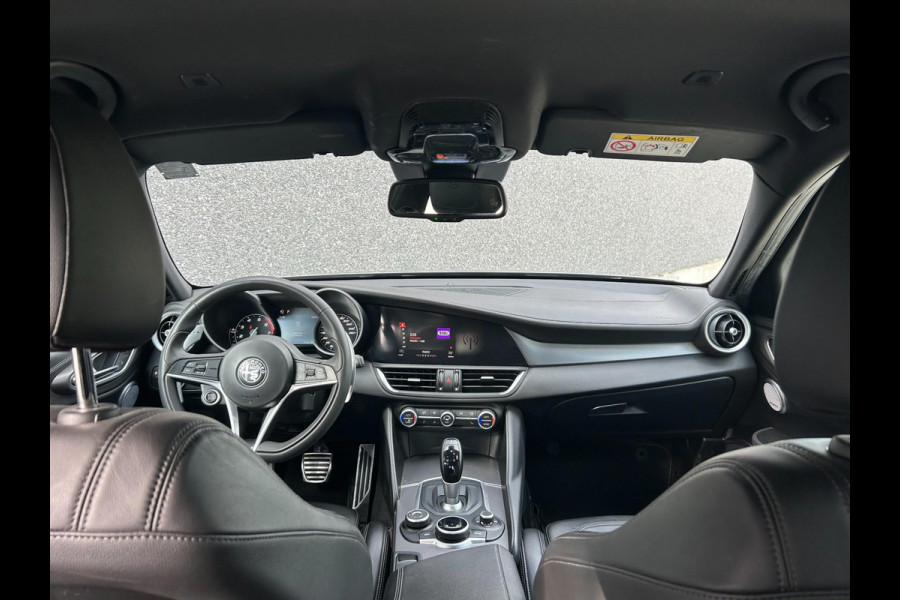 Alfa Romeo Giulia 2.0 T AWD Veloce 280pk | HARMAN KARDON | CARPLAY | A.CAMERA | NAVI | BLUETOOTH | APK T/M 11-12-2027 | TOPSTAAT