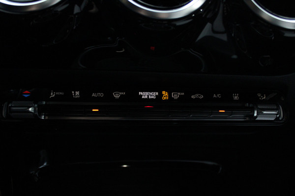 Mercedes-Benz A-Klasse 250e AMG Line Leer Navi PTS LM velgen EQ BTW auto! Mercedes-Benz A-Klasse 250e AMG Line Leer Navi PTS LM velgen EQ BTW auto!