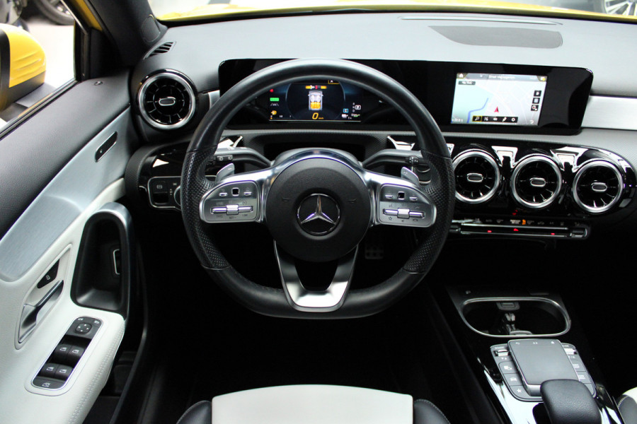 Mercedes-Benz A-Klasse 250e AMG Line Leer Navi PTS LM velgen EQ BTW auto! Mercedes-Benz A-Klasse 250e AMG Line Leer Navi PTS LM velgen EQ BTW auto!