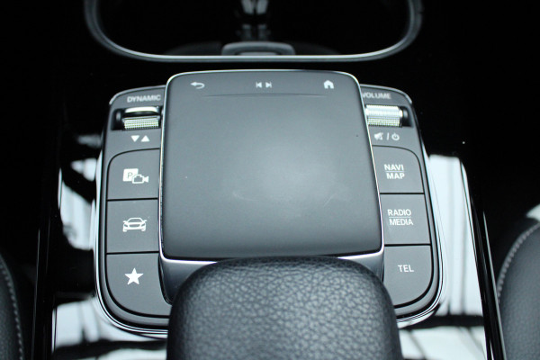 Mercedes-Benz A-Klasse 250e AMG Line Leer Navi PTS LM velgen EQ BTW auto! Mercedes-Benz A-Klasse 250e AMG Line Leer Navi PTS LM velgen EQ BTW auto!