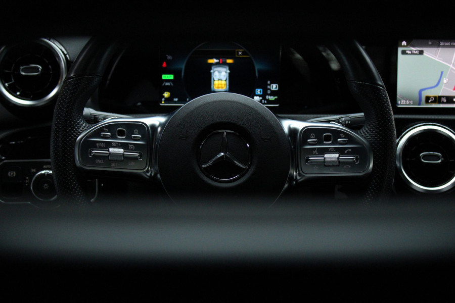 Mercedes-Benz A-Klasse 250e AMG Line Leer Navi PTS LM velgen EQ BTW auto! Mercedes-Benz A-Klasse 250e AMG Line Leer Navi PTS LM velgen EQ BTW auto!