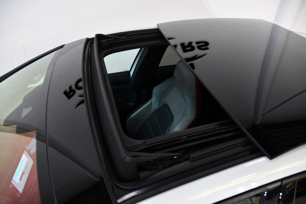 Volkswagen Golf 2.0 GTI Clubsport, Nürburgpack, Headup, Pano, HK audio Volkswagen Golf 2.0 GTI Clubsport, Nürburgpack, Headup, Pano, HK audio