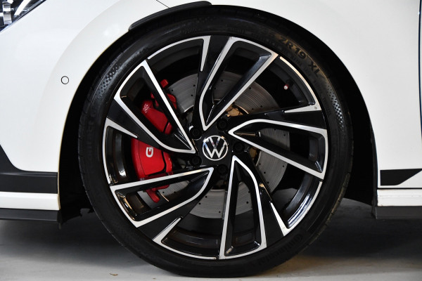 Volkswagen Golf 2.0 GTI Clubsport, Nürburgpack, Headup, Pano, HK audio Volkswagen Golf 2.0 GTI Clubsport, Nürburgpack, Headup, Pano, HK audio