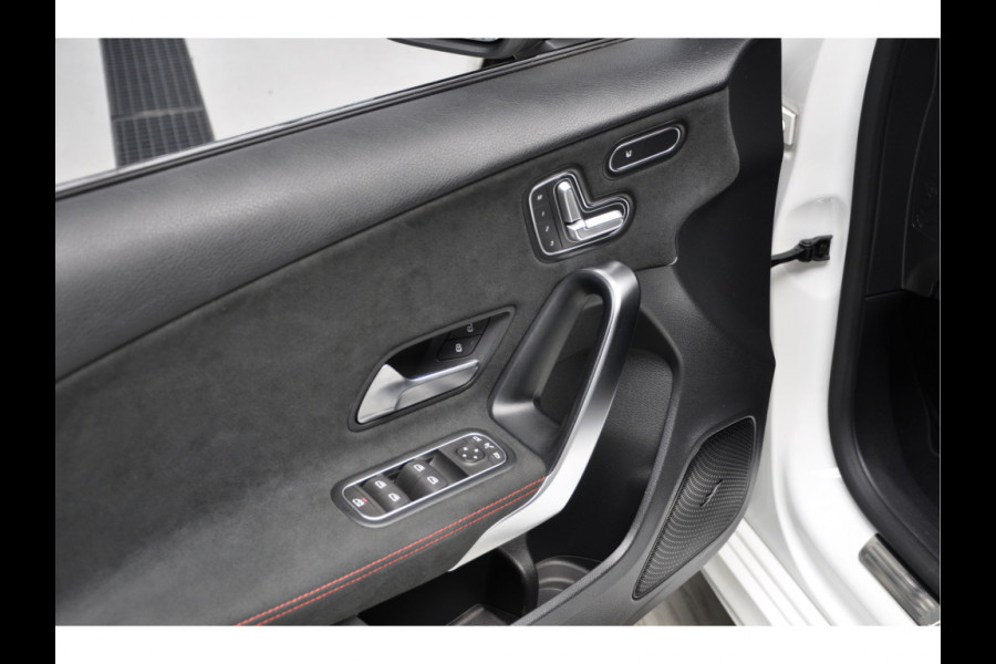 Mercedes-Benz A-Klasse 250e AMG Line Panodak Leder Navi PTS LM velgen EQ BTW auto! Mercedes-Benz A-Klasse 250e AMG Line Panodak Leder Navi PTS LM velgen EQ BTW auto!