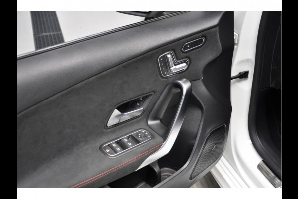 Mercedes-Benz A-Klasse 250e AMG Line Panodak Leder Navi PTS LM velgen EQ BTW auto! Mercedes-Benz A-Klasse 250e AMG Line Panodak Leder Navi PTS LM velgen EQ BTW auto!
