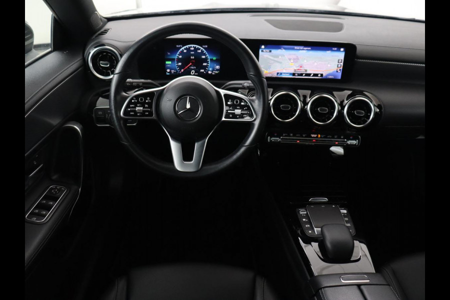 Mercedes-Benz CLA-Klasse Shooting Brake 250e Urban | Carplay | Park Assist | Navigatie | Camera | DAB | Half leder | Full LED | PHEV | Plug In