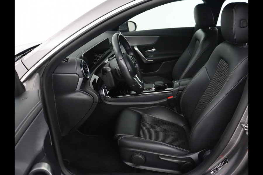 Mercedes-Benz CLA-Klasse Shooting Brake 250e Urban | Carplay | Park Assist | Navigatie | Camera | DAB | Half leder | Full LED | PHEV | Plug In