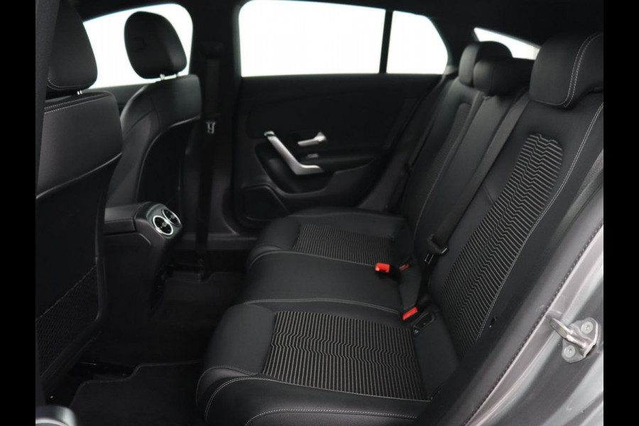 Mercedes-Benz CLA-Klasse Shooting Brake 250e Urban | Carplay | Park Assist | Navigatie | Camera | DAB | Half leder | Full LED | PHEV | Plug In