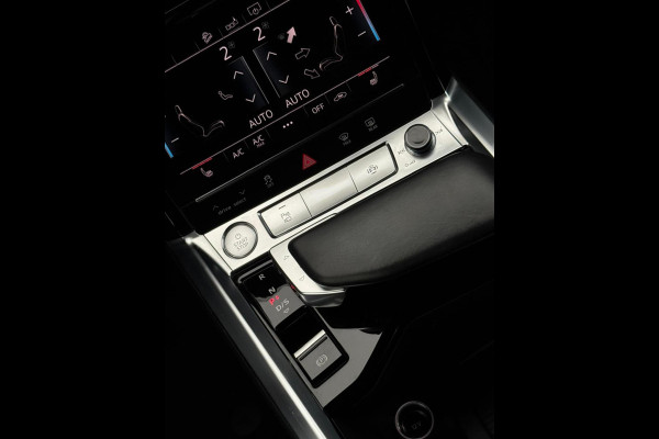 Audi e-tron E-tron 55 quattro 408 pk advanced Pro S Line Plus 95 kWh, SOH 94,6 %, camera , trekhaak,lederen sportinterieur