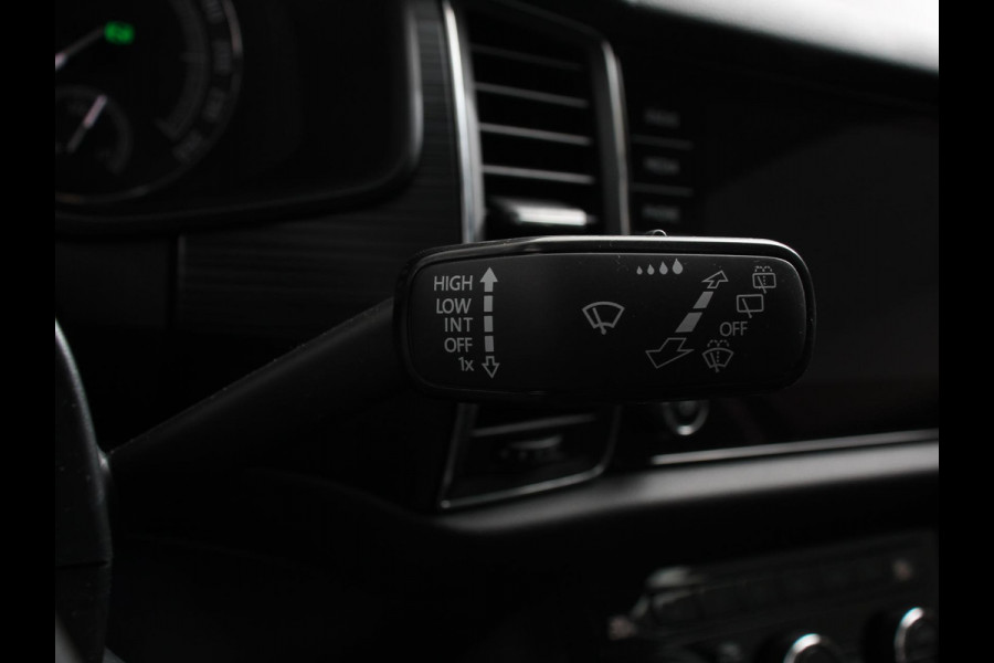 Škoda Kodiaq 1.5 TSI 150pk Automaat Ambition 7 persoons | Navigatie | Climate control | Cruise control | Camera | Lichtmetalen velgen | Parkeer sensoren | Stoelverwarming voor