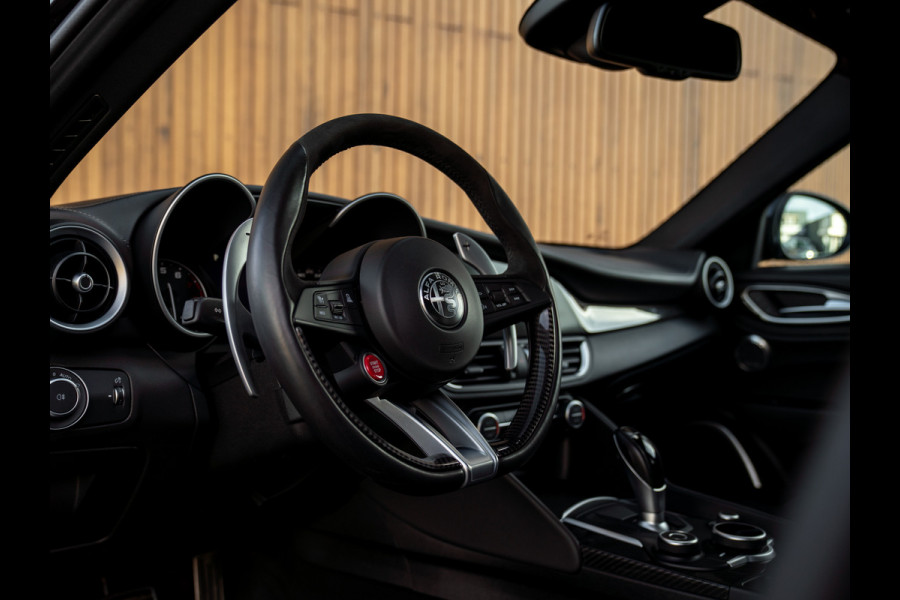 Alfa Romeo Giulia 2.9 V6 Quadrifoglio | Adapt. cruise | Harman/Kardon | CarPlay Alfa Romeo Giulia 2.9 V6 Quadrifoglio | Adapt. cruise | Harman/Kardon | CarPlay