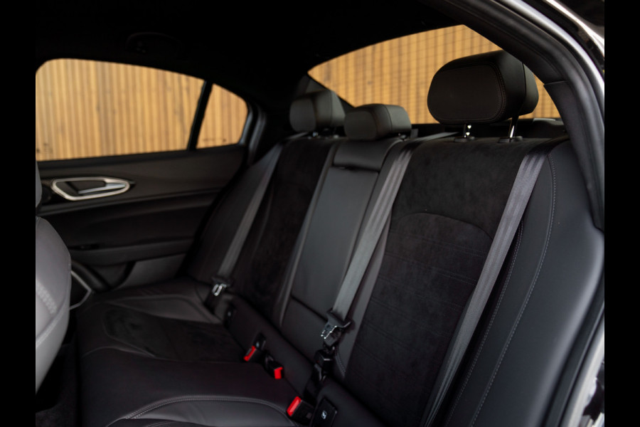 Alfa Romeo Giulia 2.9 V6 Quadrifoglio | Adapt. cruise | Harman/Kardon | CarPlay Alfa Romeo Giulia 2.9 V6 Quadrifoglio | Adapt. cruise | Harman/Kardon | CarPlay