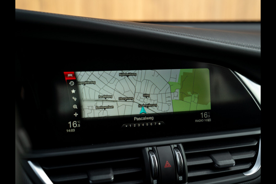 Alfa Romeo Giulia 2.9 V6 Quadrifoglio | Adapt. cruise | Harman/Kardon | CarPlay Alfa Romeo Giulia 2.9 V6 Quadrifoglio | Adapt. cruise | Harman/Kardon | CarPlay