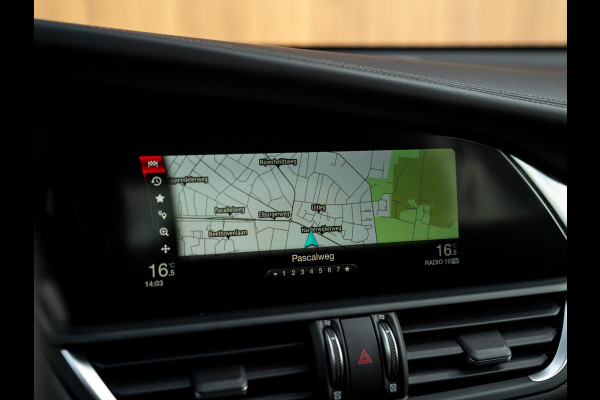 Alfa Romeo Giulia 2.9 V6 Quadrifoglio | Adapt. cruise | Harman/Kardon | CarPlay Alfa Romeo Giulia 2.9 V6 Quadrifoglio | Adapt. cruise | Harman/Kardon | CarPlay