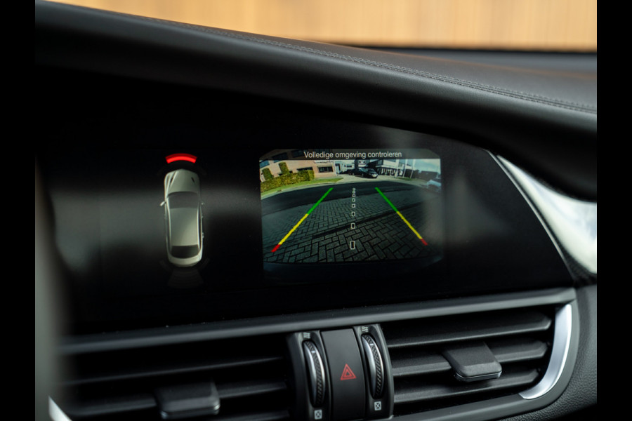 Alfa Romeo Giulia 2.9 V6 Quadrifoglio | Adapt. cruise | Harman/Kardon | CarPlay Alfa Romeo Giulia 2.9 V6 Quadrifoglio | Adapt. cruise | Harman/Kardon | CarPlay