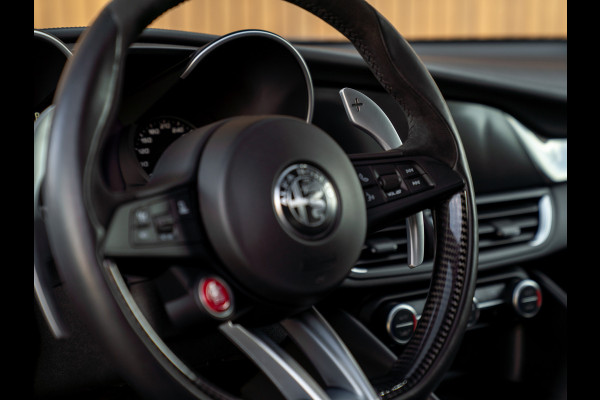 Alfa Romeo Giulia 2.9 V6 Quadrifoglio | Adapt. cruise | Harman/Kardon | CarPlay Alfa Romeo Giulia 2.9 V6 Quadrifoglio | Adapt. cruise | Harman/Kardon | CarPlay