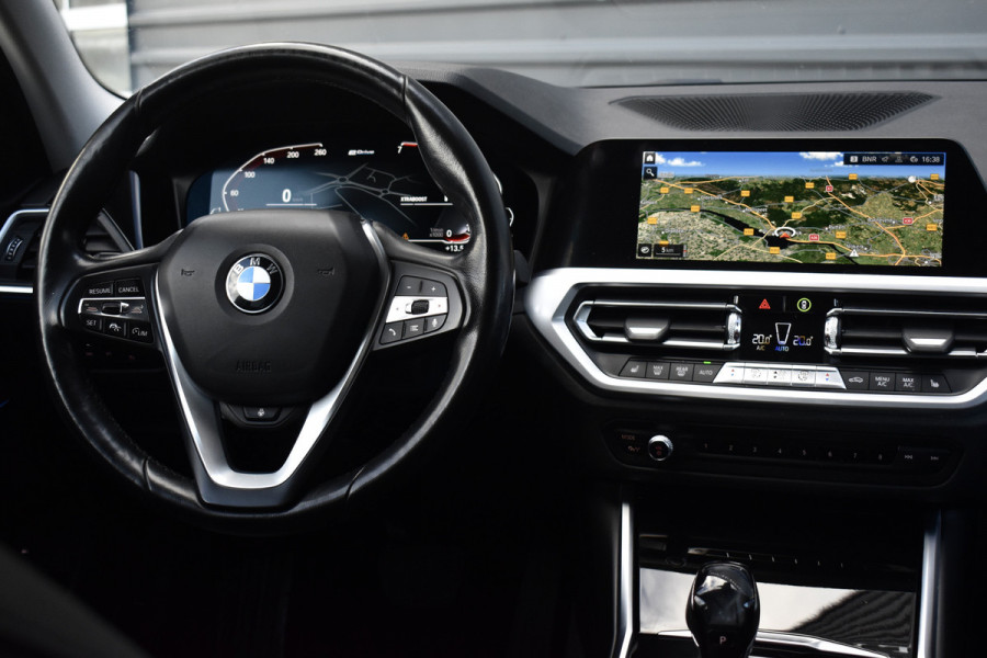 BMW 3 Serie 330e High Executive Shadow Line | ACC | 19'' M Wielen | Stuur + Stoelverwarming | CarPlay | Live Cockpit Pro | BMW 3 Serie 330e High Executive Shadow Line | ACC | 19'' M Wielen | Stuur + Stoelverwarming | CarPlay | Live Cockpit Pro |
