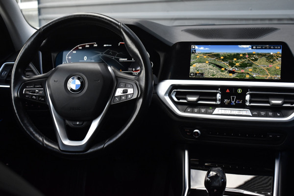 BMW 3 Serie 330e High Executive Shadow Line | ACC | 19'' M Wielen | Stuur + Stoelverwarming | CarPlay | Live Cockpit Pro | BMW 3 Serie 330e High Executive Shadow Line | ACC | 19'' M Wielen | Stuur + Stoelverwarming | CarPlay | Live Cockpit Pro |