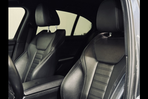 BMW 3-serie 320i High Ex. M-Sport ShadowLine | 19" | Leder | Trekhaak BMW 3-serie 320i High Ex. M-Sport ShadowLine | 19" | Leder | Trekhaak