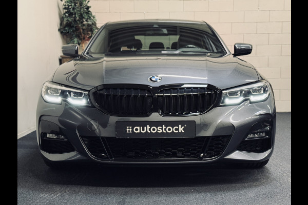 BMW 3-serie 320i High Ex. M-Sport ShadowLine | 19" | Leder | Trekhaak BMW 3-serie 320i High Ex. M-Sport ShadowLine | 19" | Leder | Trekhaak