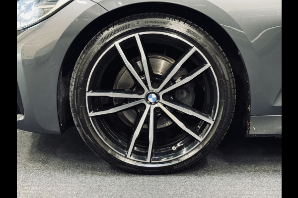 BMW 3-serie 320i High Ex. M-Sport ShadowLine | 19" | Leder | Trekhaak BMW 3-serie 320i High Ex. M-Sport ShadowLine | 19" | Leder | Trekhaak