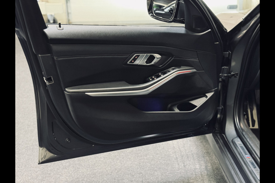 BMW 3-serie 320i High Ex. M-Sport ShadowLine | 19" | Leder | Trekhaak BMW 3-serie 320i High Ex. M-Sport ShadowLine | 19" | Leder | Trekhaak