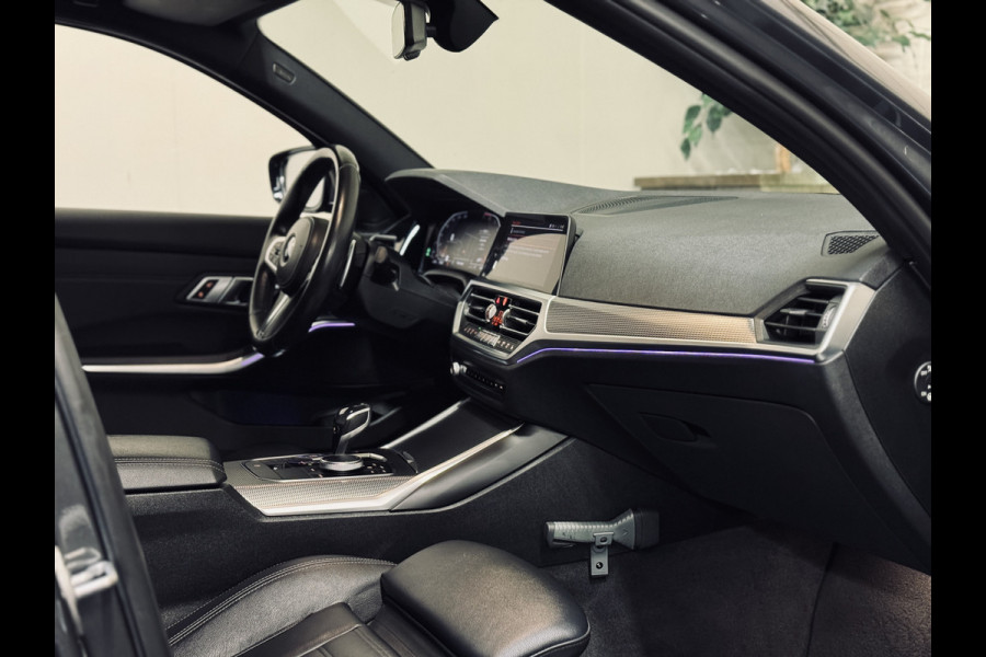 BMW 3-serie 320i High Ex. M-Sport ShadowLine | 19" | Leder | Trekhaak BMW 3-serie 320i High Ex. M-Sport ShadowLine | 19" | Leder | Trekhaak