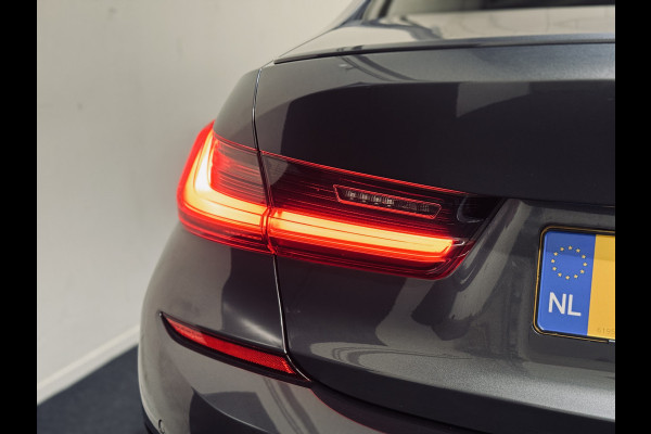 BMW 3-serie 320i High Ex. M-Sport ShadowLine | 19" | Leder | Trekhaak BMW 3-serie 320i High Ex. M-Sport ShadowLine | 19" | Leder | Trekhaak