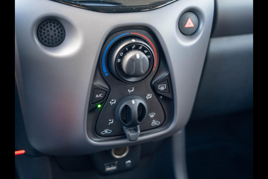 Peugeot 108 1.0 e-VTi Active / Camera / Carplay / Airco Peugeot 108 1.0 e-VTi Active / Camera / Carplay / Airco