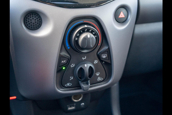 Peugeot 108 1.0 e-VTi Active / Camera / Carplay / Airco Peugeot 108 1.0 e-VTi Active / Camera / Carplay / Airco