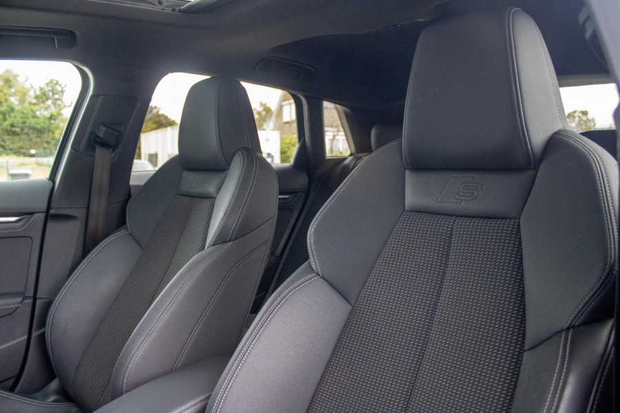 Audi A3 Sportback 40 TFSIe S Comp. S3 PANO B&O S line Camera Dode hoek Audi A3 Sportback 40 TFSIe S Comp. S3 PANO B&O S line Camera Dode hoek