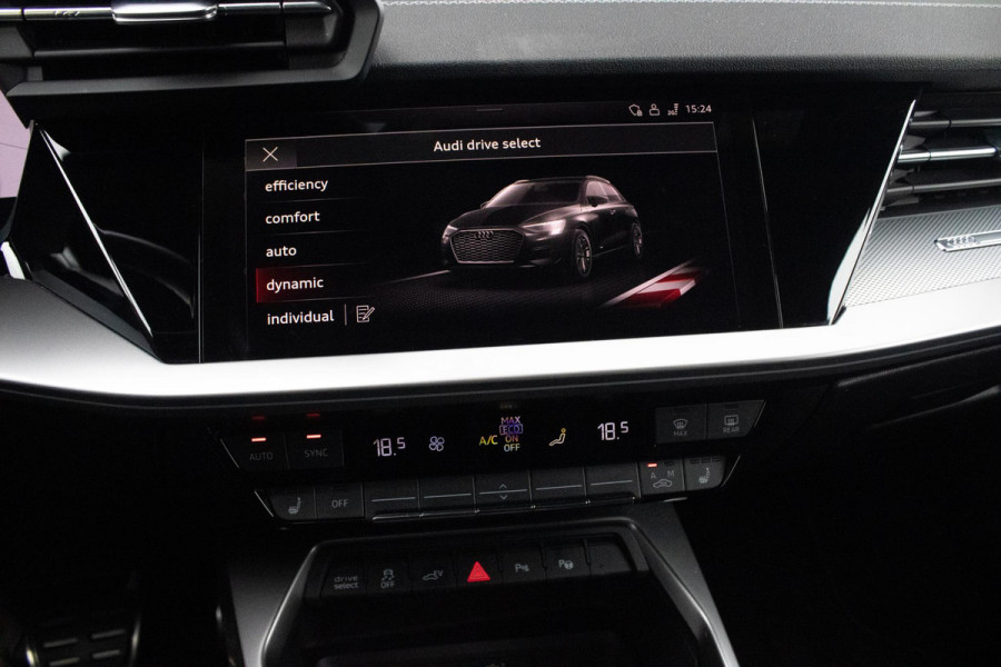 Audi A3 Sportback 40 TFSIe S Comp. S3 PANO B&O S line Camera Dode hoek Audi A3 Sportback 40 TFSIe S Comp. S3 PANO B&O S line Camera Dode hoek