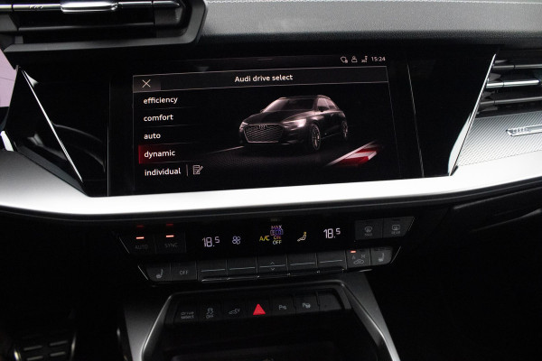 Audi A3 Sportback 40 TFSIe S Comp. S3 PANO B&O S line Camera Dode hoek Audi A3 Sportback 40 TFSIe S Comp. S3 PANO B&O S line Camera Dode hoek