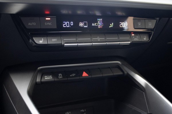 Audi A3 Sportback 40 TFSI e | Pano | Cam Leder | Carplay | Sfeerverlichting Audi A3 Sportback 40 TFSI e | Pano | Cam Leder | Carplay | Sfeerverlichting