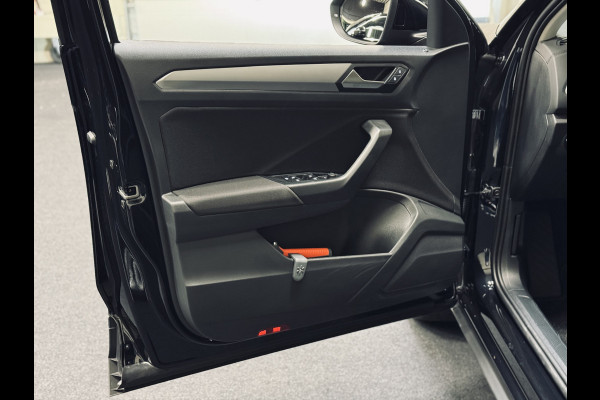 Volkswagen T-Roc 1.5 TSI Oranje Edition | NAP | IQ | Navi Volkswagen T-Roc 1.5 TSI Oranje Edition | NAP | IQ | Navi